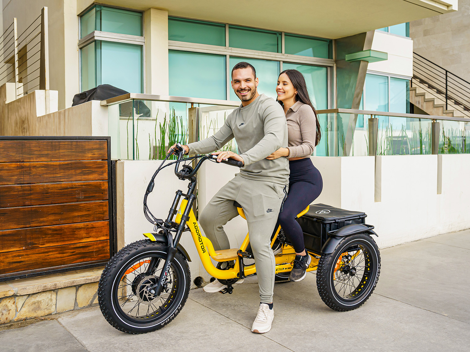 Soletri e trike in yellow