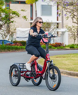 A woman commuting in the city with her citytri e310 etrike