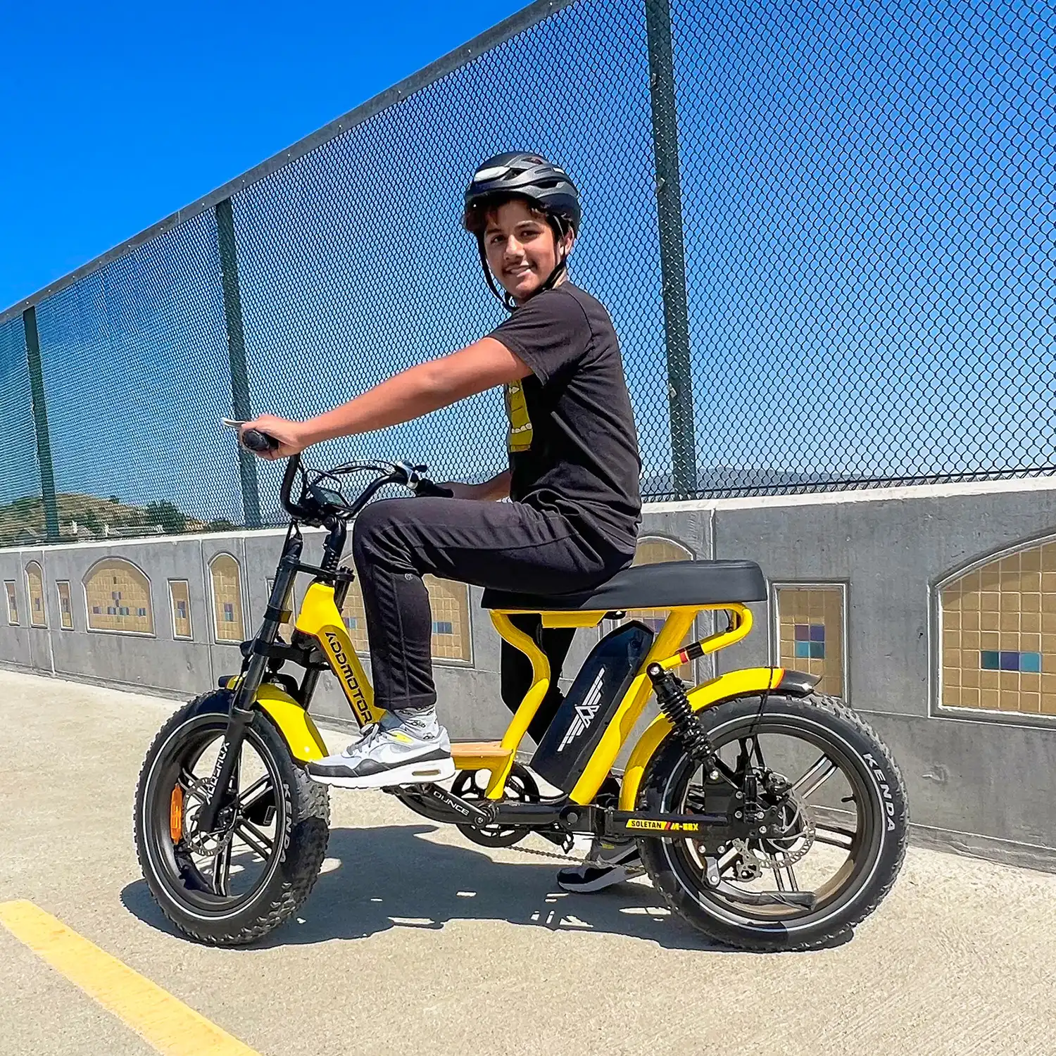 A young man is riding Addmotor Soletan M-66X outdoor happily.