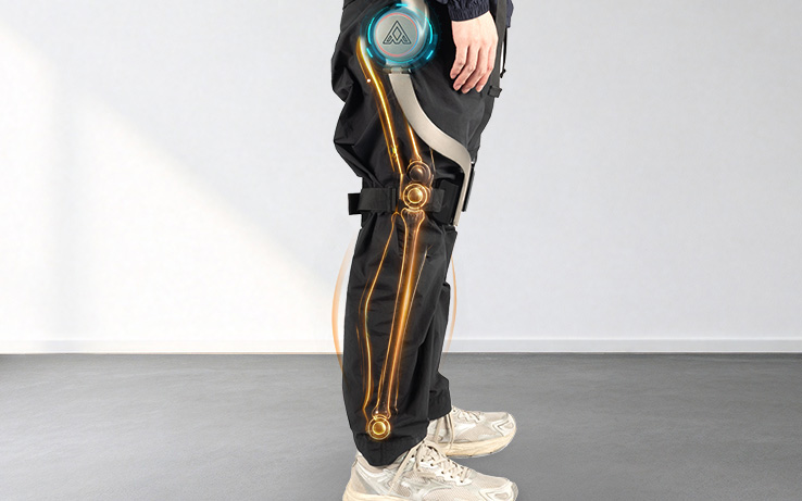 Split view comparing agile movement in Addmotor smart exoskeleton against delayed traditional systems